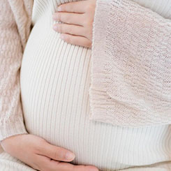 多名中介🍗国内代孕机构在与界面新闻记者⛈😸沟通的过程中🇼🇸，只要求提供年龄⚒👩